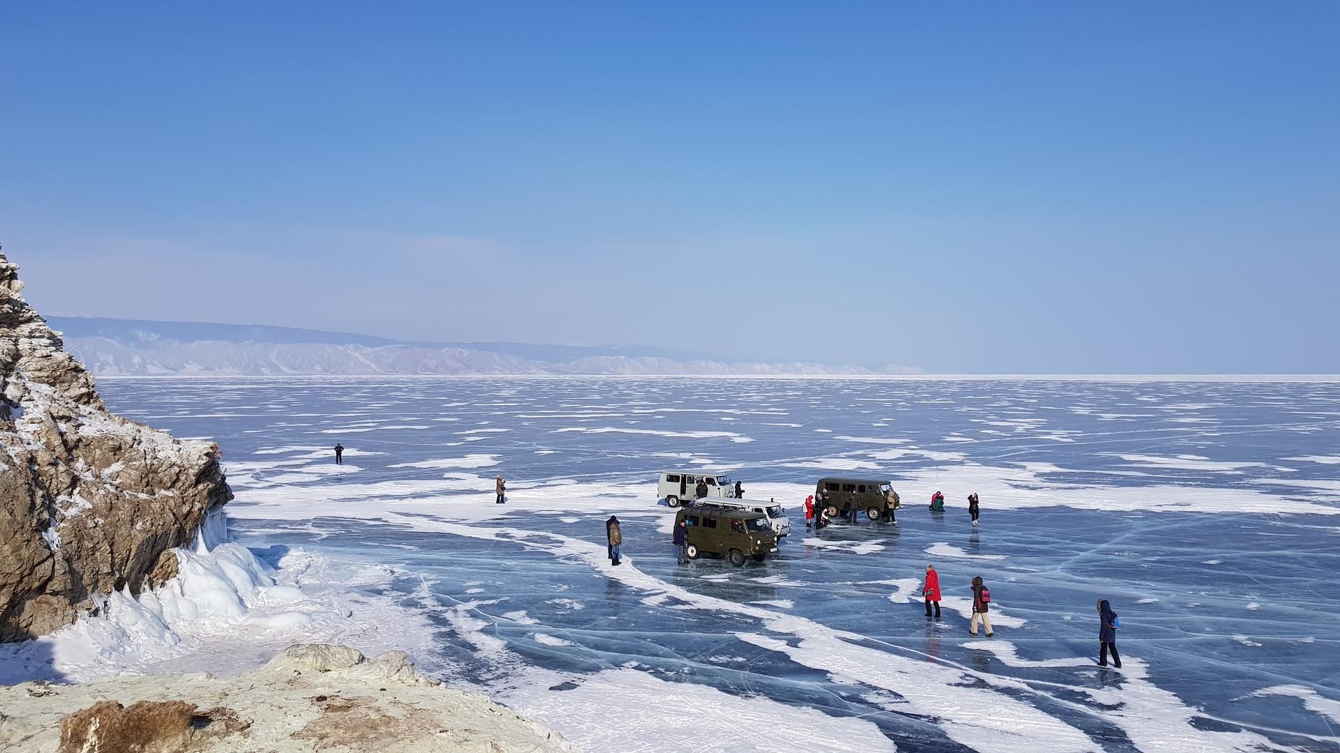 Кристальный лёд Байкала и горячие источники